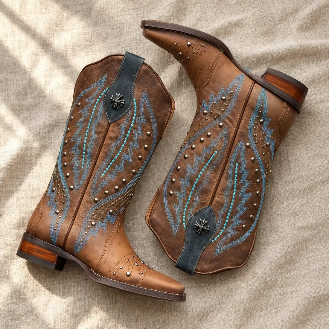 Bota Country Feminina Cano Alto Marrom com Bordados Turquesa e Tachas — miniatura 8