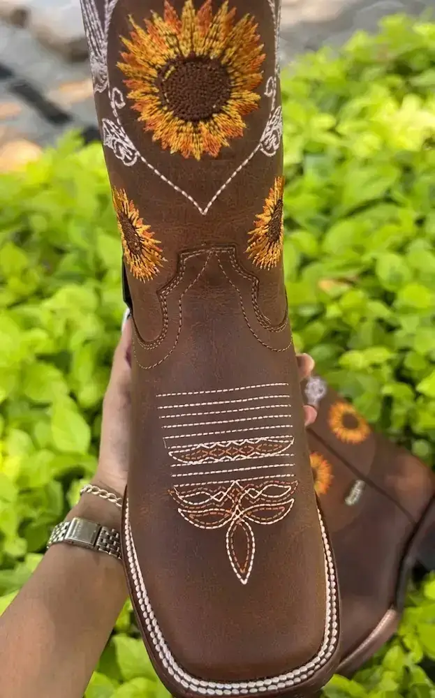 Bota Texana Feminina em Couro Marrom – Bordado Girassol — miniatura 2