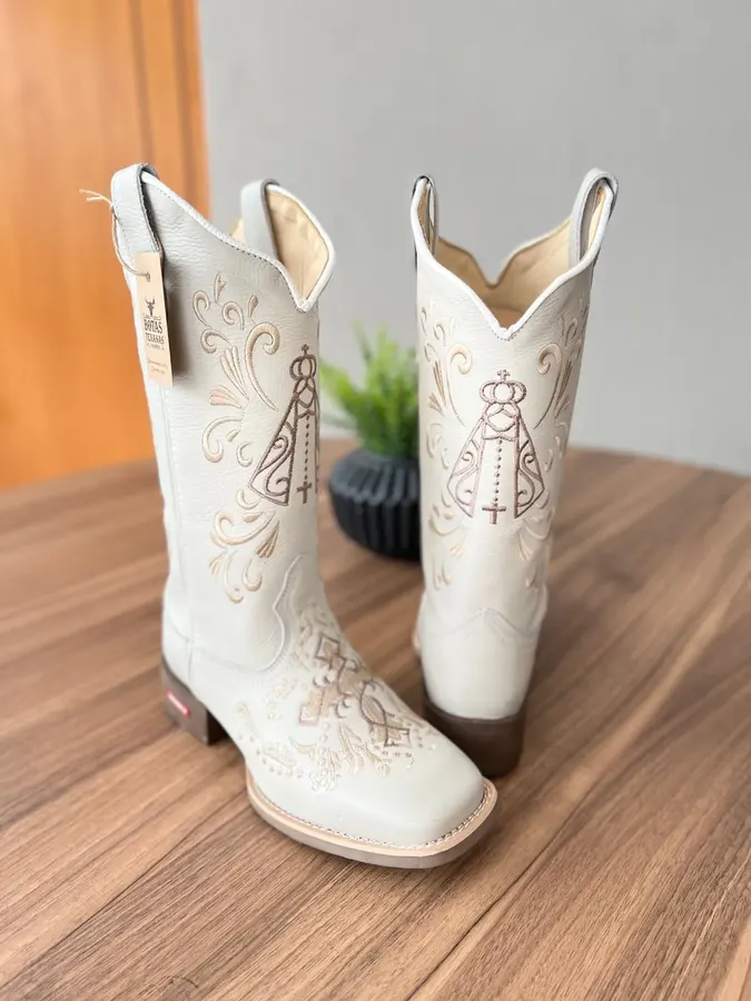 Bota Texana Maria em Couro Off-White – Bordado Padroeira — miniatura 2